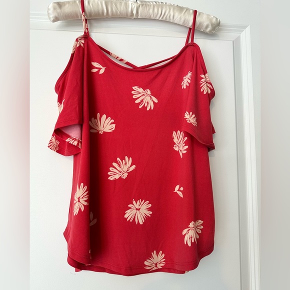 New Cold Shoulder Top - Picture 2 of 8